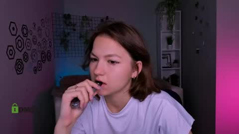 Snapshot of chloe_ley chatting on 04-29-26, 09:35 chloe_ley online show from 04-29-26, 09:35
