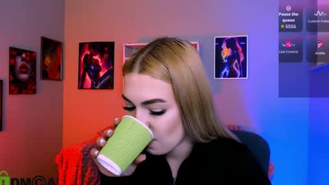Snapshot of chloe_ley chatting on 05-27-26, 10:12 chloe_ley online show from 05-27-26, 10:12