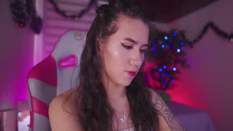 CLOE  online show from 12-18-25, 04:35