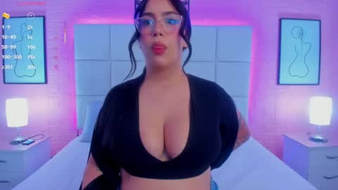 Snapshot of chloe_parker_ chatting on 06-20-26, 03:53 cloe online show from 06-20-26, 03:53