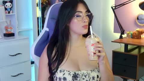 Snapshot of chloe_rem chatting on 09-11-25, 12:11 . online show from 09-11-25, 12:11