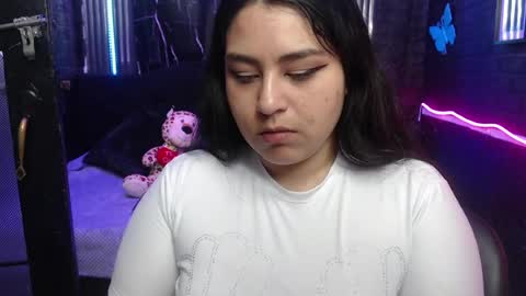 chloe_smith5 online show from 05-20-26, 03:07