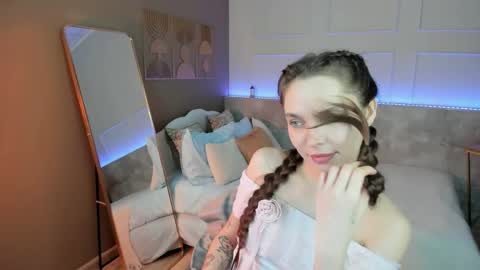 Snapshot of chloe_sunny chatting on 05-16-26, 02:27 Chloe online show from 05-16-26, 02:27