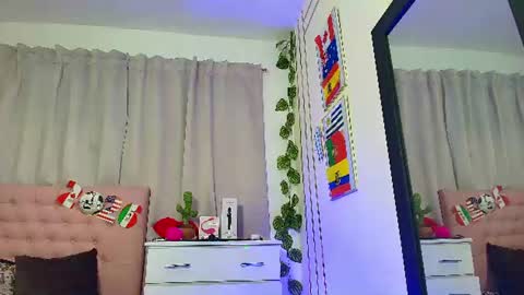 Snapshot of chloe_swarts chatting on 07-19-26, 01:42 Lulu online show from 07-19-26, 01:42