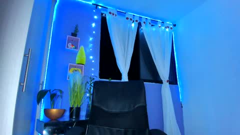 Chloe Miller  online show from 12-28-24, 05:33