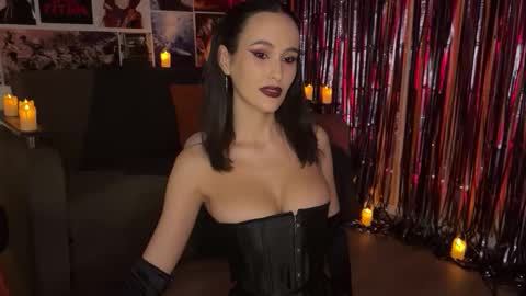 Snapshot of chloechain chatting on 10-25-25, 10:48 chloe online show from 10-25-25, 10:48