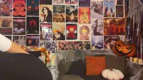 Snapshot of chloechain chatting on 10-31-25, 10:22 chloe online show from 10-31-25, 10:22