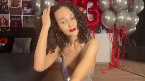 Snapshot of chloechain chatting on 11-11-25, 01:05 chloe online show from 11-11-25, 01:05