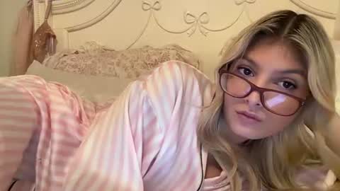 Snapshot of chloeesage chatting on 07-22-26, 10:12 chloeesage online show from 07-22-26, 10:12