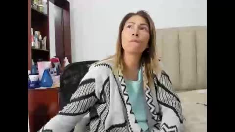 chloemiller   online show from 01-14-25, 01:58