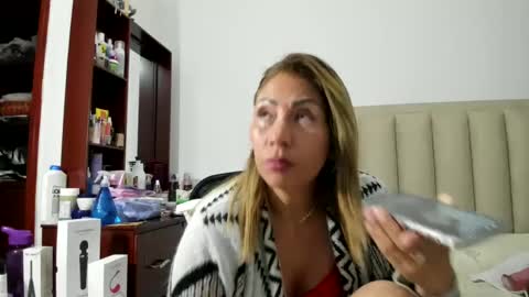 chloemiller   online show from 03-06-25, 03:57