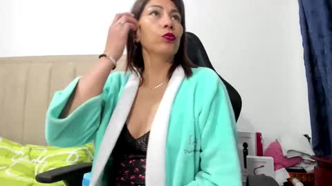 chloemiller   online show from 11-02-25, 10:56