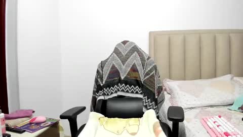 chloemiller   online show from 04-26-26, 05:54