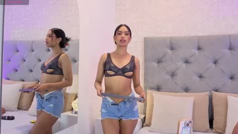 C H L O E  M O O N online show from 03-31-26, 11:10