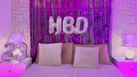 C H L O E  M O O N online show from 04-24-26, 10:39