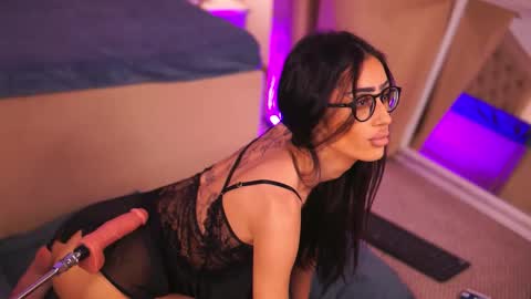 Chlo online show from 12-18-25, 06:41