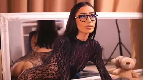 Chlo online show from 05-19-26, 03:24