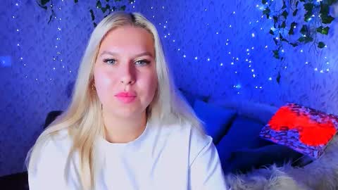 ChloeRicci online show from 10-09-25, 12:47