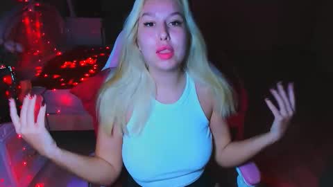 ChloeRicci online show from 10-18-25, 02:47