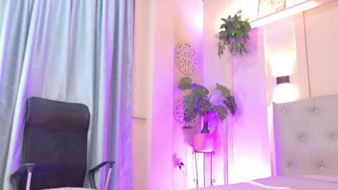 Snapshot of chloerossee chatting on 12-02-25, 01:11 Chloe rosse online show from 12-02-25, 01:11