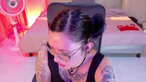 Snapshot of chloerossee chatting on 05-15-26, 10:50 Chloe rosse online show from 05-15-26, 10:50