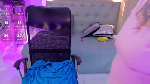 Snapshot of chloerossee chatting on 06-11-26, 01:38 Chloe rosse online show from 06-11-26, 01:38