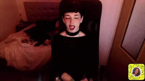Snapshot of chloevenommm chatting on 07-12-26, 04:25 chloevenommm online show from 07-12-26, 04:25