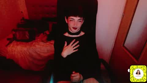 Snapshot of chloevenommm chatting on 07-14-26, 03:44 chloevenommm online show from 07-14-26, 03:44