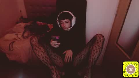 Snapshot of chloevenommm chatting on 07-15-26, 03:01 chloevenommm online show from 07-15-26, 03:01