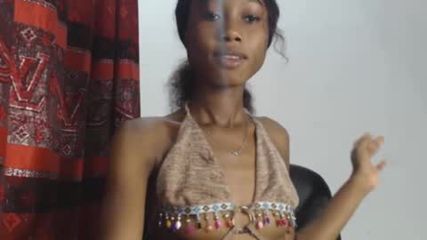 Snapshot of choco_petitqueen chatting on 12-25-24, 06:52 choco_petitqueen online show from 12-25-24, 06:52