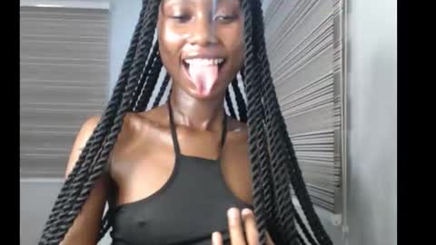 choco_petitqueen online show from 11-15-25, 05:42