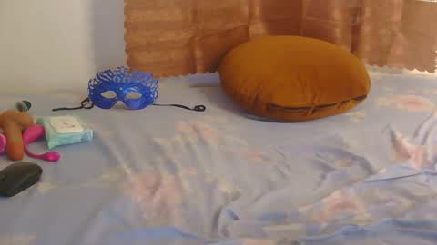 chocolate_candiee online show from 04-12-26, 12:04