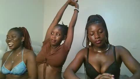 Snapshot of chocolate_iva chatting on 10-18-25, 09:26 Iva online show from 10-18-25, 09:26