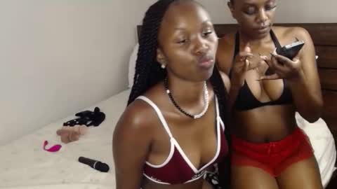 Snapshot of chocolate_river2012 chatting on 12-14-25, 02:44 chocolate_river2012 online show from 12-14-25, 02:44