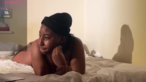 chocolatebunnycakez online show from 12-17-25, 01:11