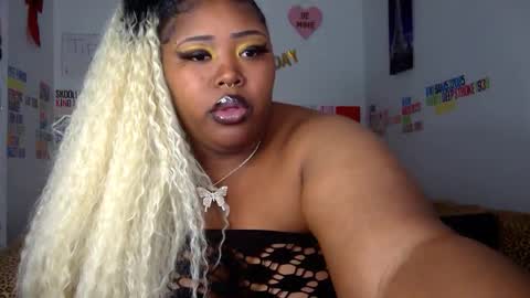 Snapshot of chocolatebunnyxx69 chatting on 02-19-25, 02:12 Melina online show from 02-19-25, 02:12