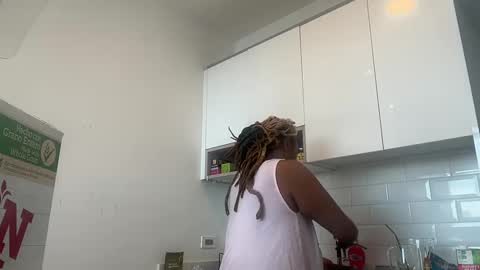 Snapshot of chocolatecakequeen chatting on 12-20-24, 03:31 ChocolateCakeQueen online show from 12-20-24, 03:31