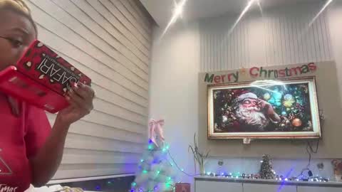 Snapshot of chocolatecakequeen chatting on 12-21-24, 01:15 ChocolateCakeQueen online show from 12-21-24, 01:15