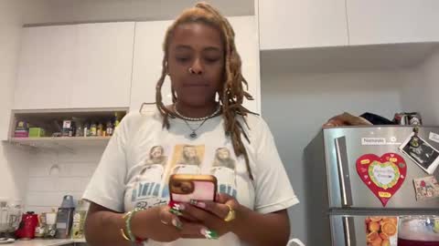 Snapshot of chocolatecakequeen chatting on 12-22-24, 11:20 ChocolateCakeQueen online show from 12-22-24, 11:20