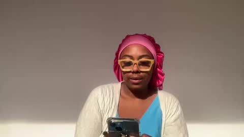 Snapshot of chocolatecakequeen chatting on 11-19-25, 12:27 ChocolateCakeQueen online show from 11-19-25, 12:27