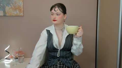 Cassandra online show from 04-01-26, 04:24