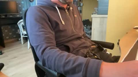 chris13abcd online show from 11-20-25, 02:28