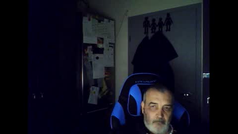 Snapshot of chris250268 chatting on 09-12-25, 06:52 Chris online show from 09-12-25, 06:52