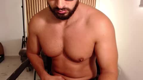 cris         Twitter magnum101010 insta magnumc20 online show from 12-19-25, 03:30