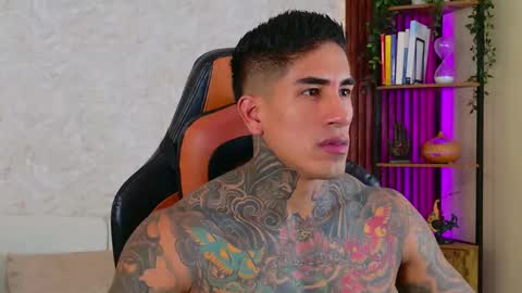 Snapshot of chris_reilly chatting on 11-23-25, 02:50 chris reilly online show from 11-23-25, 02:50