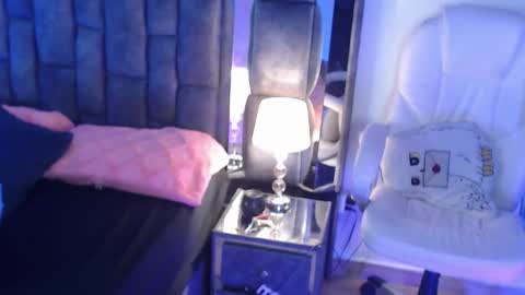 Christal online show from 10-19-25, 06:14