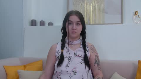 Snapshot of christinamilton chatting on 01-08-25, 04:44 Christina online show from 01-08-25, 04:44