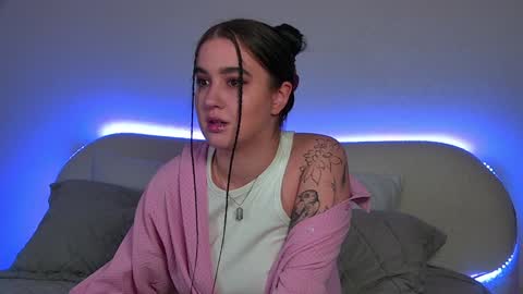 Snapshot of christinamilton chatting on 02-05-25, 12:53 Christina online show from 02-05-25, 12:53