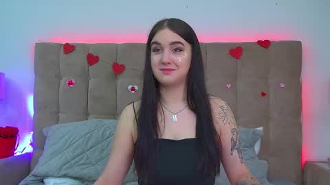 Snapshot of christinamilton chatting on 02-11-25, 07:05 Christina online show from 02-11-25, 07:05