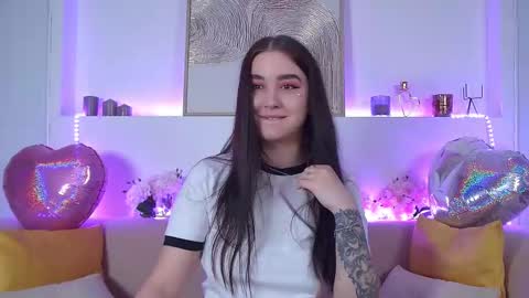 Snapshot of christinamilton chatting on 02-13-25, 06:38 Christina online show from 02-13-25, 06:38